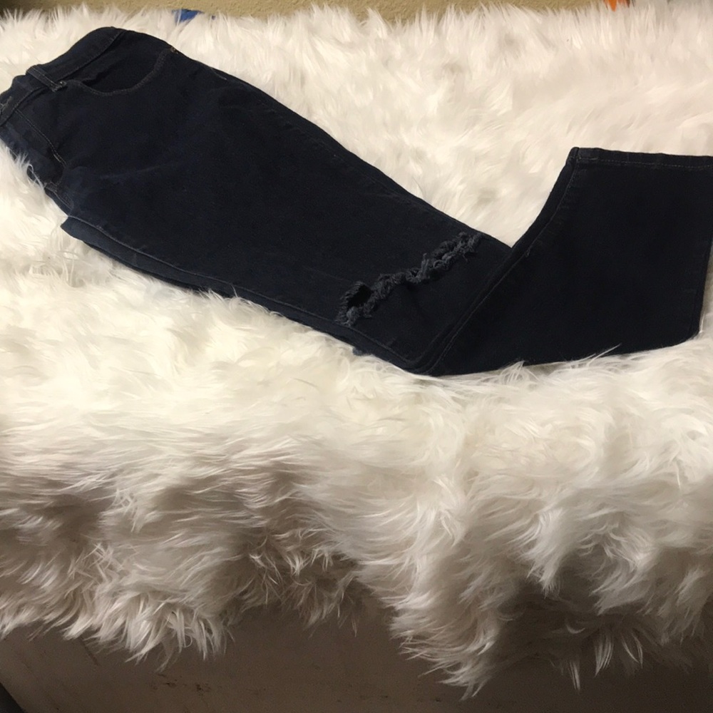 FOREVER 21 ripped jeans